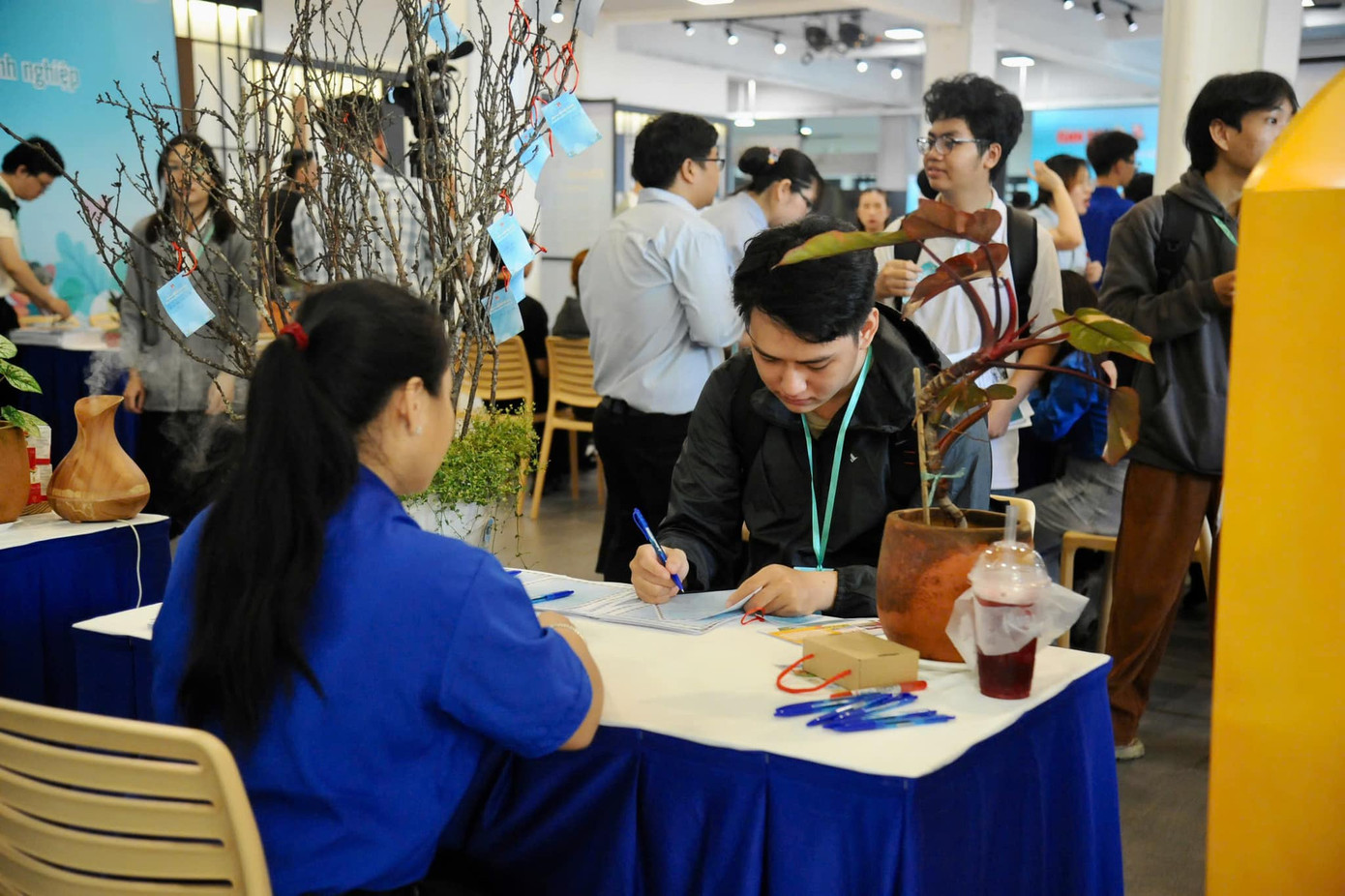 Nhiều hoạt động bổ ích cho lại ngày hội. Ảnh: Phú Quang Nhiều hoạt động bổ ích cho lại ngày hội. Ảnh: Phú Quang