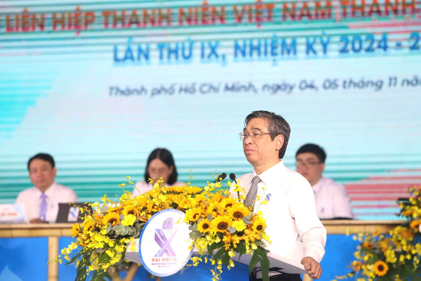 Ông Nguyễn Phước Lộc - Phó Bí thư Thành ủy, Chủ tịch Ủy ban MTTQ Việt Nam TPHCM ghi nhận những nỗ lực và cống hiến của các đại diện thanh niên tiêu biểu của thành phố. Ảnh: Ngô Tùng Ông Nguyễn Phước Lộc - Phó Bí thư Thành ủy, Chủ tịch Ủy ban MTTQ Việt Nam TPHCM ghi nhận những nỗ lực và cống hiến của các đại diện thanh niên tiêu biểu của thành phố. Ảnh: Ngô Tùng