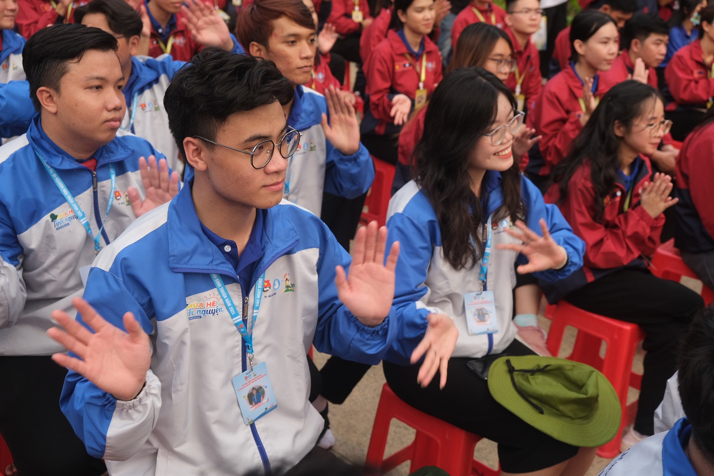 Những nụ cười rạng rỡ và niềm tin vào những điều tốt đẹp phía trước lan tỏa khắp buổi lễ xuất quân. Ảnh: Phú Quang Những nụ cười rạng rỡ và niềm tin vào những điều tốt đẹp phía trước lan tỏa khắp buổi lễ xuất quân. Ảnh: Phú Quang