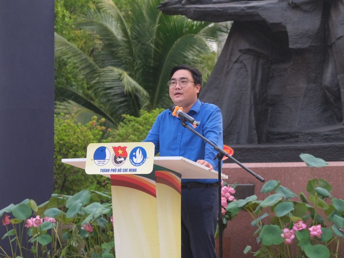 Anh Ngô Minh Hải, Bí thư Thành Đoàn TPHCM, phát biểu tại lễ ra quân. Ảnh: Phú Quang Anh Ngô Minh Hải, Bí thư Thành Đoàn TPHCM, phát biểu tại lễ ra quân. Ảnh: Phú Quang