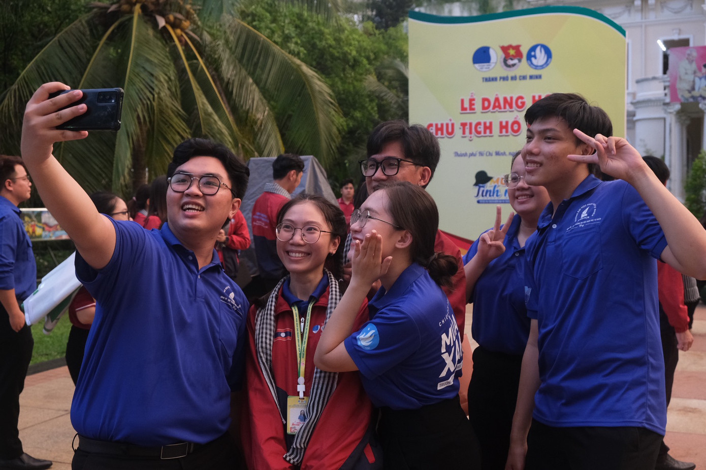 Những nụ cười rạng rỡ và niềm tin vào những điều tốt đẹp phía trước lan tỏa khắp buổi lễ xuất quân. Ảnh: Phú Quang Những nụ cười rạng rỡ và niềm tin vào những điều tốt đẹp phía trước lan tỏa khắp buổi lễ xuất quân. Ảnh: Phú Quang