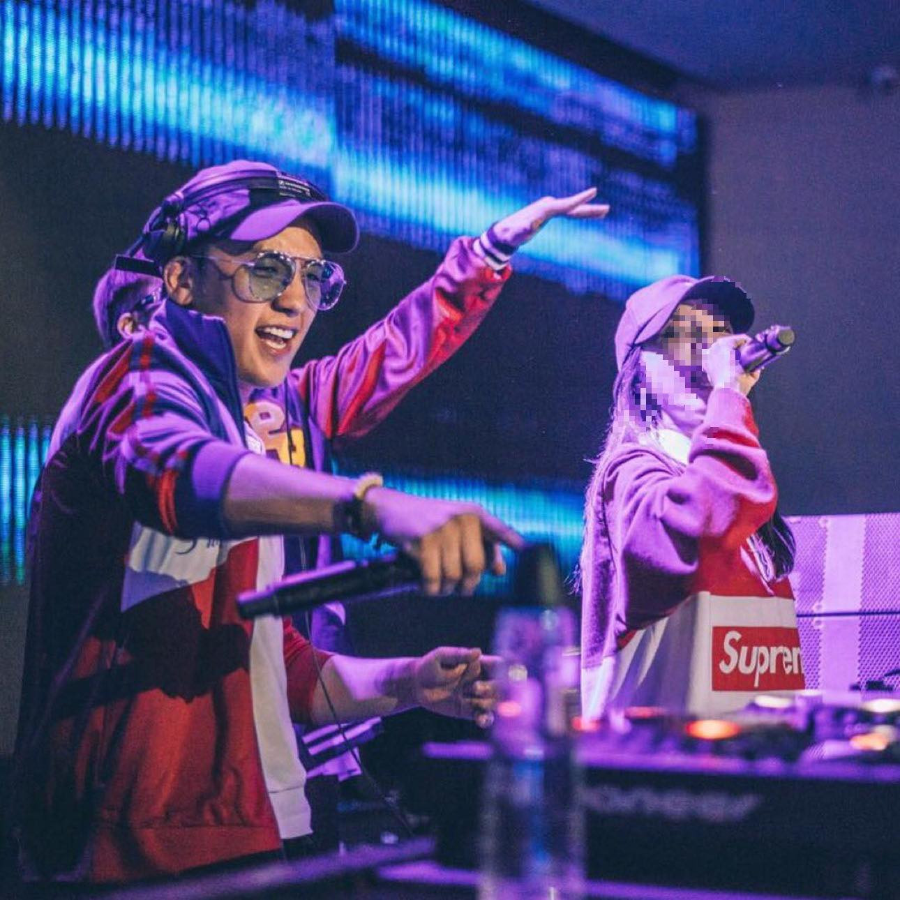 Seungri tại một hộp đêm ở Manila, năm 2017. Seungri tại một hộp đêm ở Manila, năm 2017.