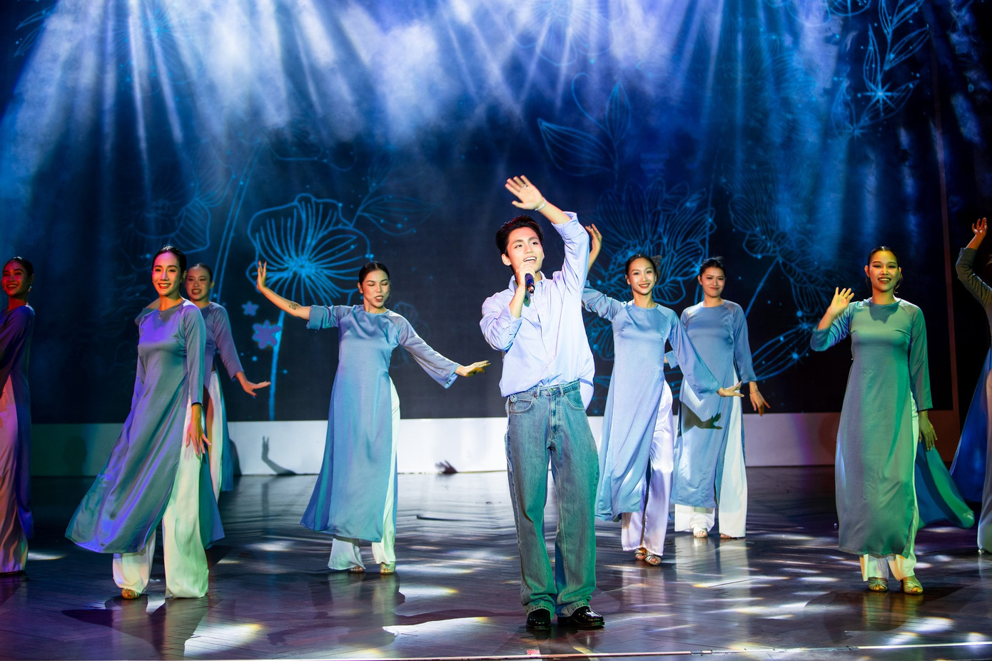 Chương trình có sự tham gia của nhiều nghệ sĩ nổi tiếng, quen mặt với giới trẻ. Ảnh: T Production Chương trình có sự tham gia của nhiều nghệ sĩ nổi tiếng, quen mặt với giới trẻ. Ảnh: T Production