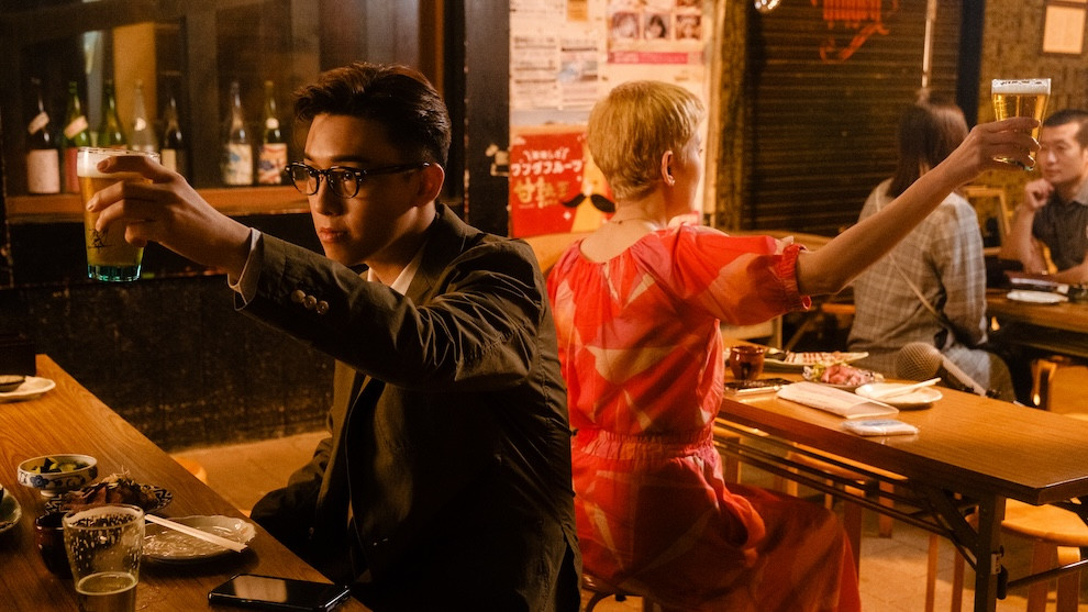 Càng về cao trào, yếu tố lãng mạn (của cuộc tình lừa đảo) càng được tô đậm.