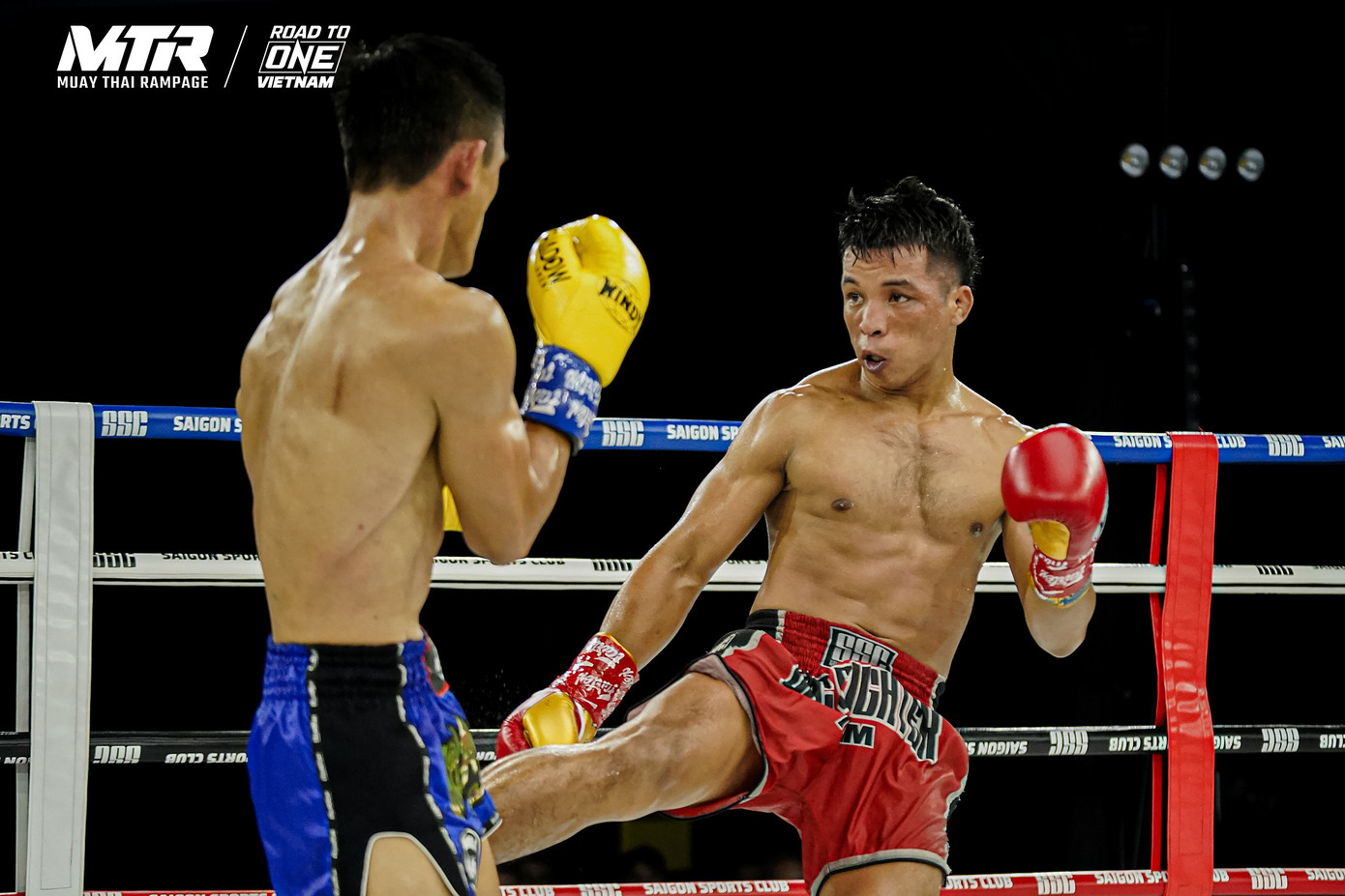 K-Pa Thuân (đỏ) sẽ là cái tên gây nhiều sự chú ý trong thời gian tới của làng võ Việt Nam. K-Pa Thuân (đỏ) sẽ là cái tên gây nhiều sự chú ý trong thời gian tới của làng võ Việt Nam.