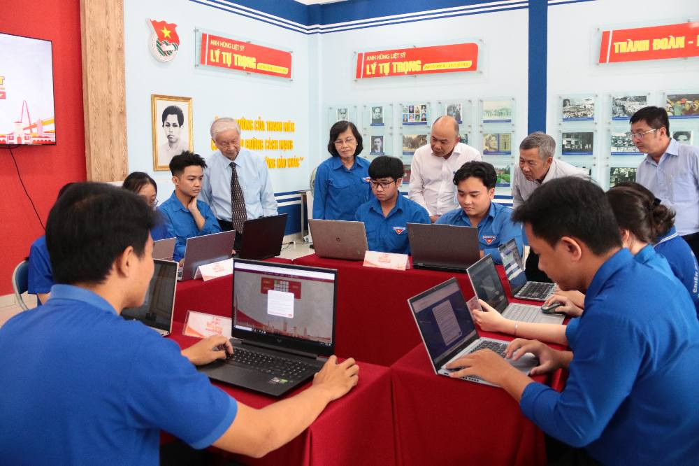 Thanh niên cần phát huy sự sáng tạo và dám nghĩ, dám làm, đặc biệt trong bối cảnh cách mạng công nghiệp 4.0 đang thay đổi mọi mặt của cuộc sống. Thanh niên cần phát huy sự sáng tạo và dám nghĩ, dám làm, đặc biệt trong bối cảnh cách mạng công nghiệp 4.0 đang thay đổi mọi mặt của cuộc sống.