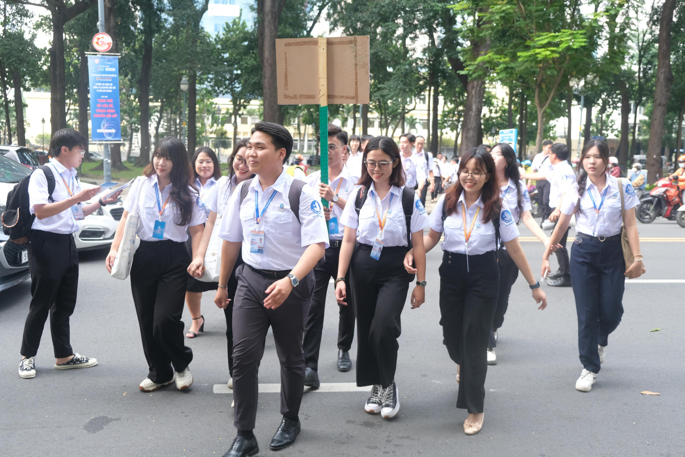 Nhiệt huyết tuổi trẻ trên từng bước đi. Ảnh: Phú Quang Nhiệt huyết tuổi trẻ trên từng bước đi. Ảnh: Phú Quang