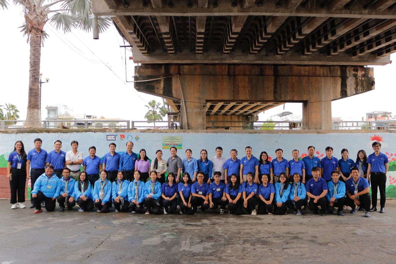 Đoàn công tác thăm sinh viên và trao tặng các nguồn lực tại Huyện Tân Thạnh, Tỉnh Long An Đoàn công tác thăm sinh viên và trao tặng các nguồn lực tại Huyện Tân Thạnh, Tỉnh Long An