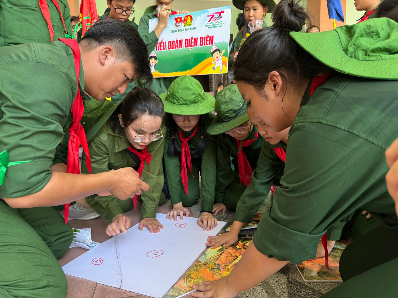 Tại ngày Hội quân, các "chiến sĩ nhỏ Điện Biên" được tham gia nhiều thử thách thú vị. Tại ngày Hội quân, các "chiến sĩ nhỏ Điện Biên" được tham gia nhiều thử thách thú vị.