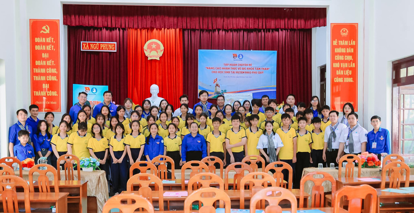 Buổi tập huấn chuyên đề “Nâng cao nhận thức về sức khỏe tâm thần” có sự tham gia của hơn 100 học sinh, tổng phụ trách đội và các cán bộ Đoàn xã Ngũ Phụng.