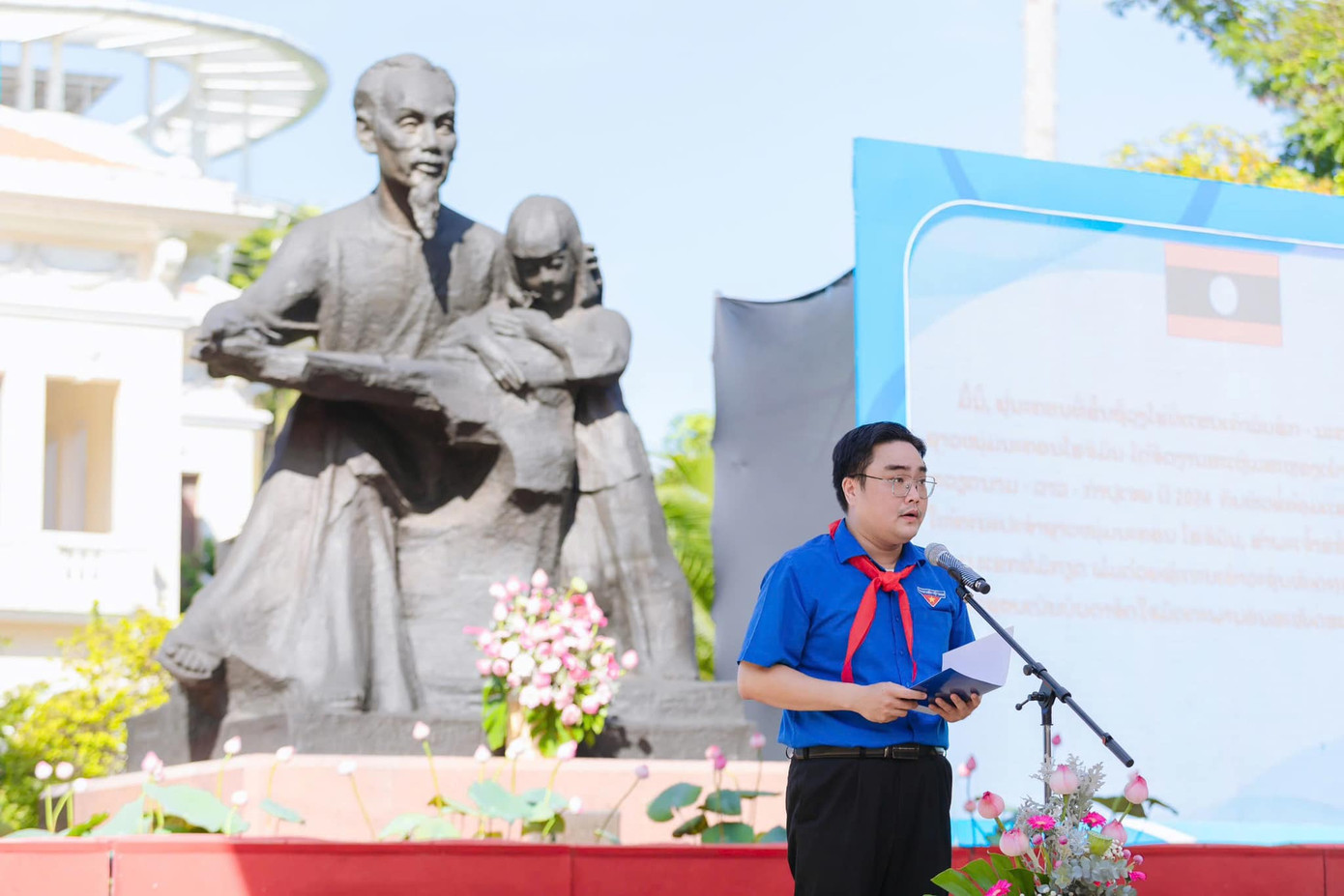 Anh Ngô Minh Hải - Bí thư Thành Đoàn TPHCM phát biểu khai mạc Liên hoan, nhấn mạnh ý nghĩa chủ đề "Vòng tay bè bạn".