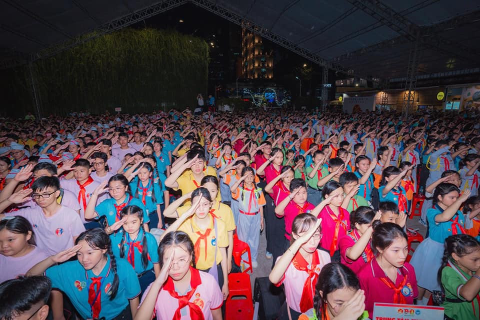 Được tổ chức hai năm một lần, liên hoan năm nay thu hút sự tham gia của 54 đoàn với hơn 2.400 đội viên thiếu nhi. Được tổ chức hai năm một lần, liên hoan năm nay thu hút sự tham gia của 54 đoàn với hơn 2.400 đội viên thiếu nhi.