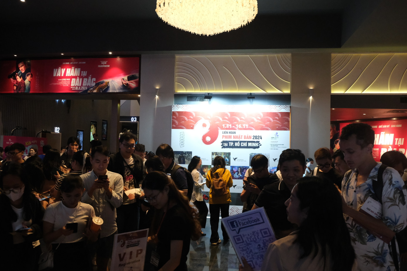 Nhiều khán giả đã đến xem suất chiếu Godzilla Minus One - tác phẩm mở màn LHP Nhật Bản tại Việt Nam năm 2024. Ảnh: Phú Quang.