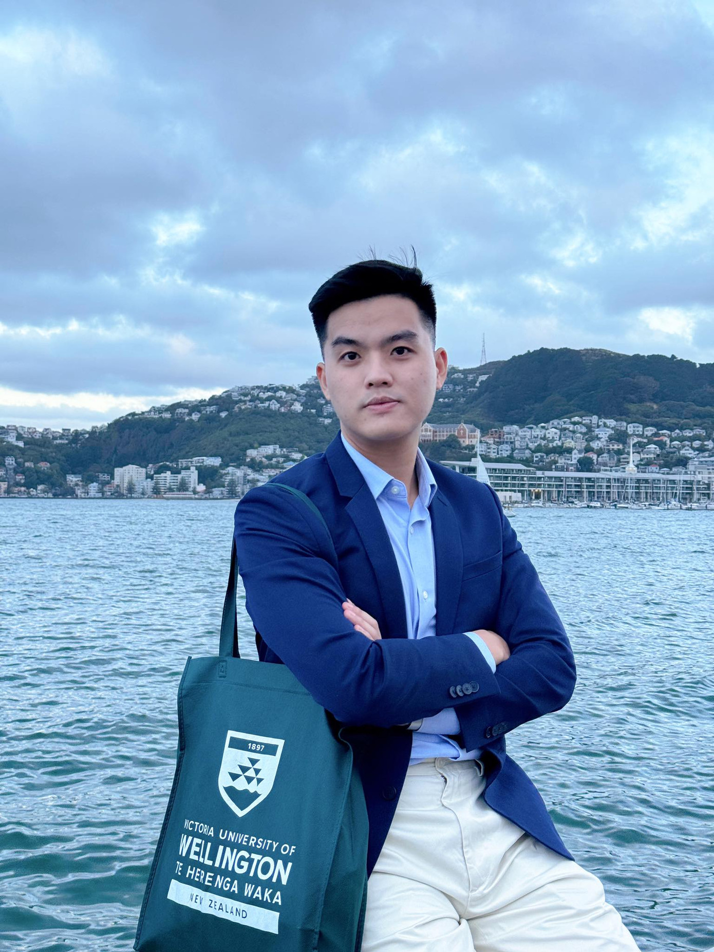 Chỉ trong vòng một năm, Võ Hồng Nhật đã giành được ba học bổng toàn phần Chính phủ bậc thạc sĩ của Ý, Bỉ và New Zealand. Ảnh: NVCC