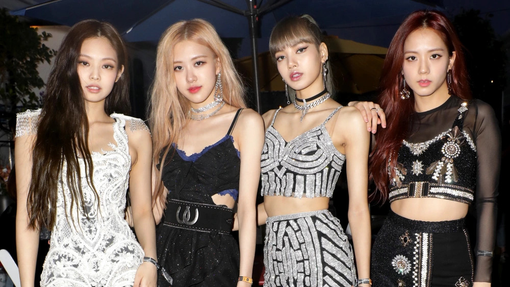 Bốn cô gái BLACKPINK: Jennie, Rosé, Lisa, Jisoo.