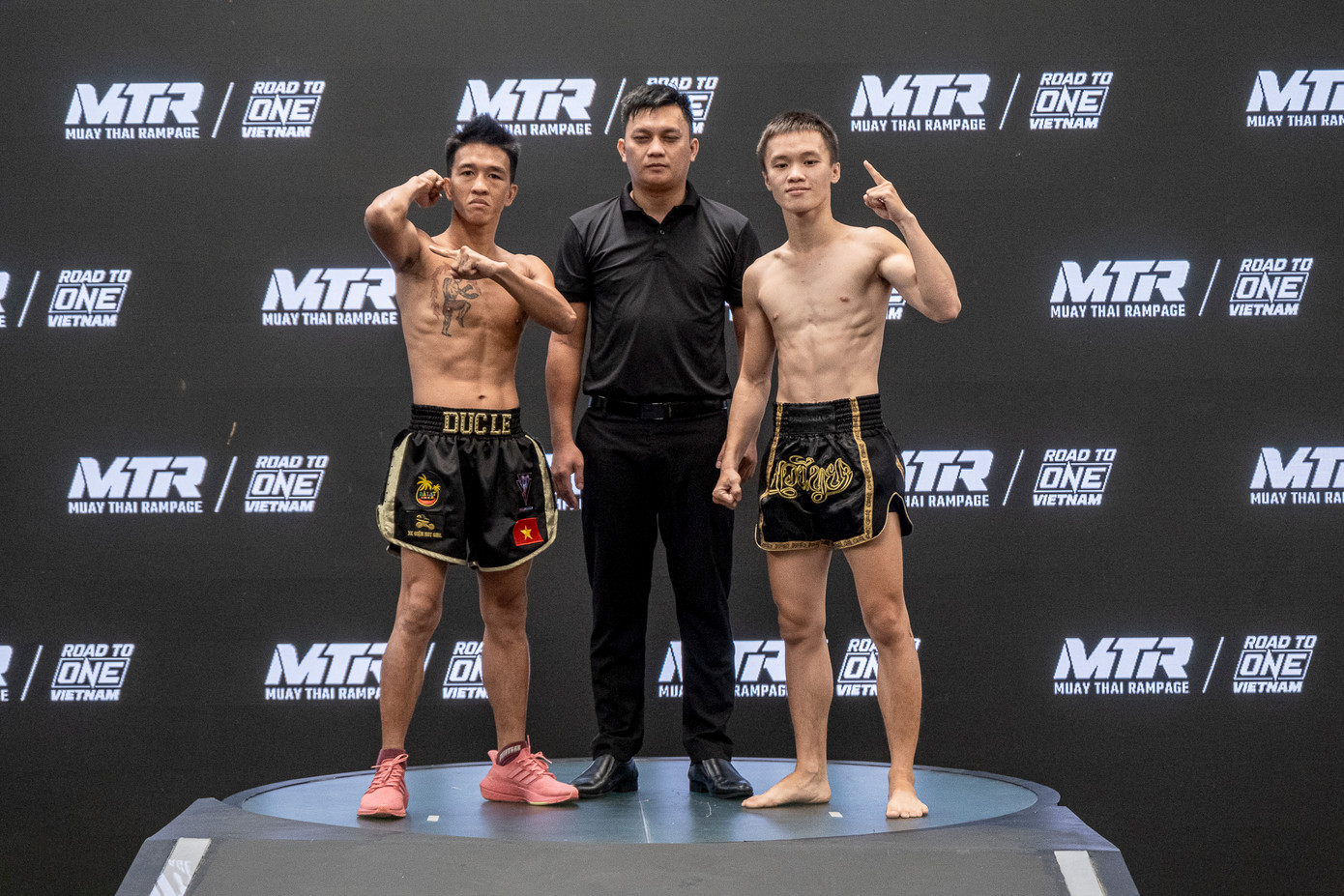 Lê Hoàng Đức và Dương Đức Bảo đối đầu tại trân mở màn đặc biệt. Lê Hoàng Đức và Dương Đức Bảo đối đầu tại trân mở màn đặc biệt.