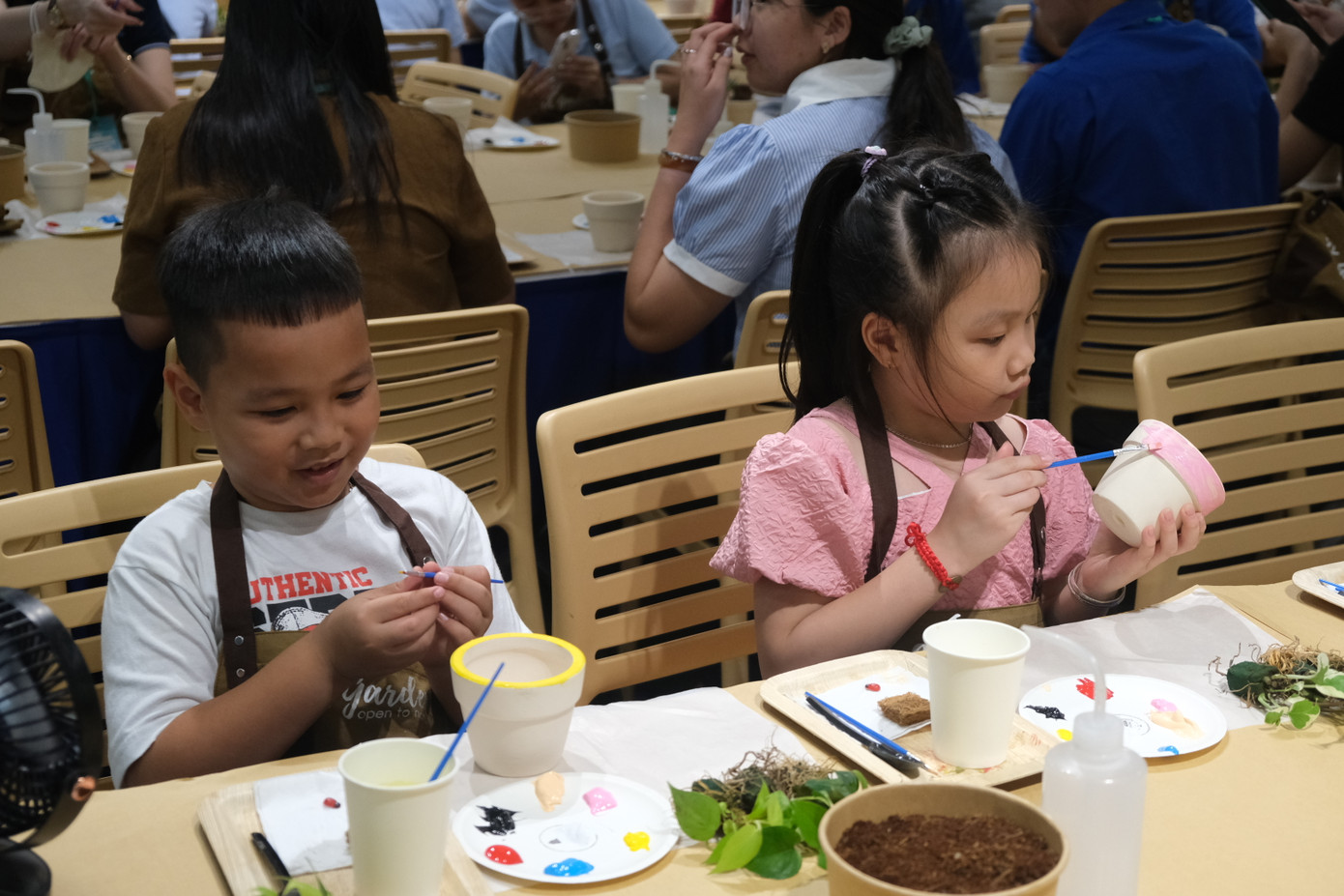 Nhiều hoạt động bổ ích cho lại ngày hội. Ảnh: Phú Quang Nhiều hoạt động bổ ích cho lại ngày hội. Ảnh: Phú Quang