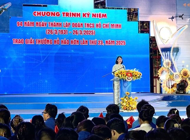 Bà Trần Thị Diệu Thúy, Phó Chủ tịch UBND TPHCM nhấn mạnh năm 2025 có nhiều sự kiện trọng đại của dân tộc là cơ hội để Thành Đoàn TPHCM khẳng định vai trò, sức mạnh và khát vọng của thế hệ trẻ, tiếp tục là lực lượng dự bị tin cậy của Đảng. Bà Trần Thị Diệu Thúy, Phó Chủ tịch UBND TPHCM nhấn mạnh năm 2025 có nhiều sự kiện trọng đại của dân tộc là cơ hội để Thành Đoàn TPHCM khẳng định vai trò, sức mạnh và khát vọng của thế hệ trẻ, tiếp tục là lực lượng dự bị tin cậy của Đảng.