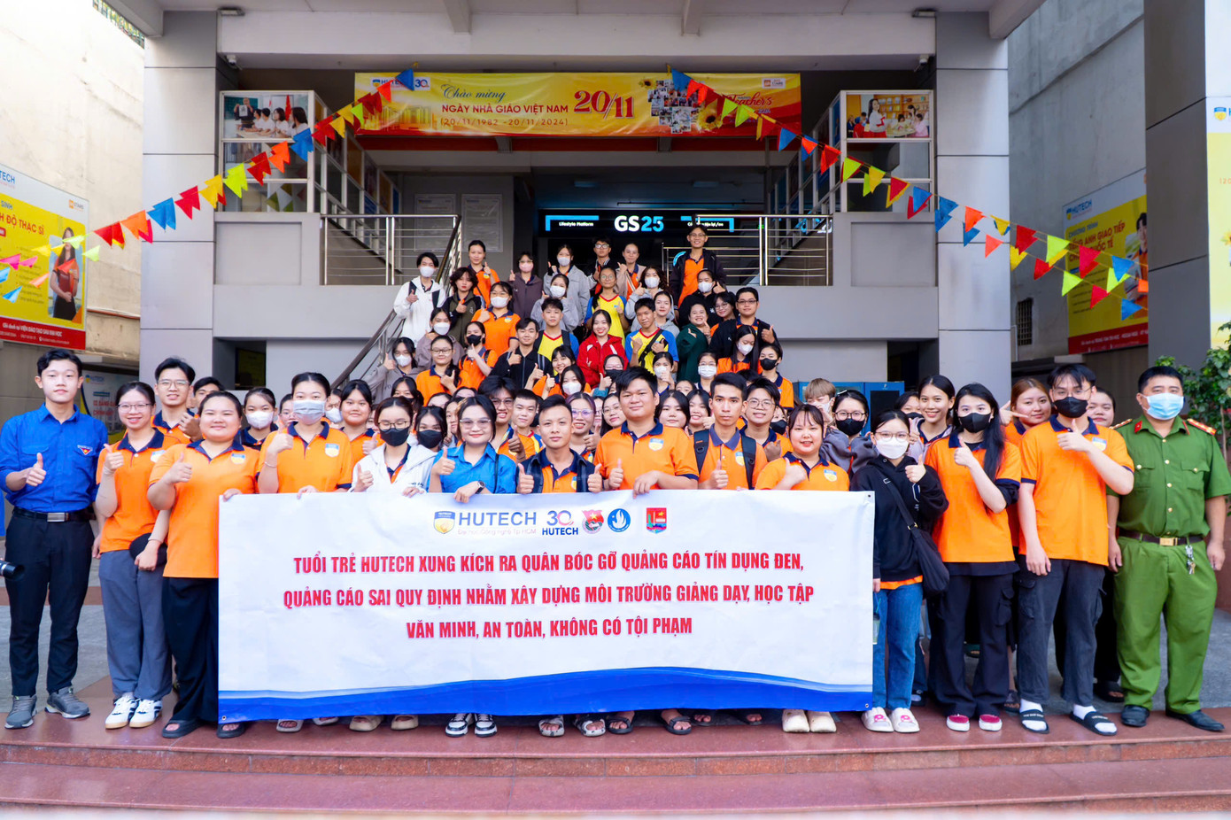 Nhân dịp Ngày Nhà giáo Việt Nam 20/11, tại Trường đại học Công nghệ Sài Gòn (STU) và Đại học Công nghệ TP.HCM (HUTECH), gần 140 giảng viên và sinh viên đã phối hợp cùng lực lượng thanh niên Công an địa phương ra quân xử lý hơn 1.900 sản phẩm quảng cáo tín dụng đen và rao vặt trái phép. Nhân dịp Ngày Nhà giáo Việt Nam 20/11, tại Trường đại học Công nghệ Sài Gòn (STU) và Đại học Công nghệ TP.HCM (HUTECH), gần 140 giảng viên và sinh viên đã phối hợp cùng lực lượng thanh niên Công an địa phương ra quân xử lý hơn 1.900 sản phẩm quảng cáo tín dụng đen và rao vặt trái phép.