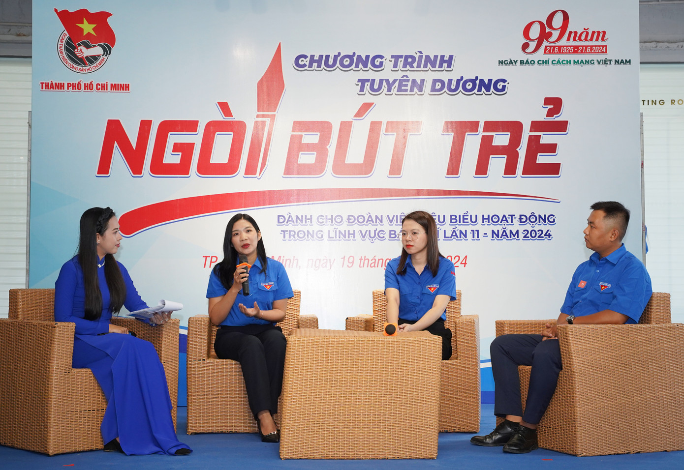 Chương trình giao lưu giữa các Ngòi bút Trẻ. Ảnh: Văn Thuận