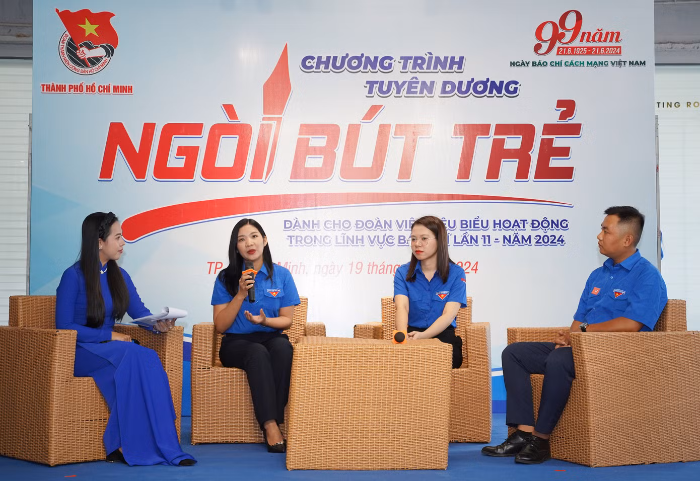 Chương trình giao lưu giữa các Ngòi bút Trẻ. Ảnh: Văn Thuận