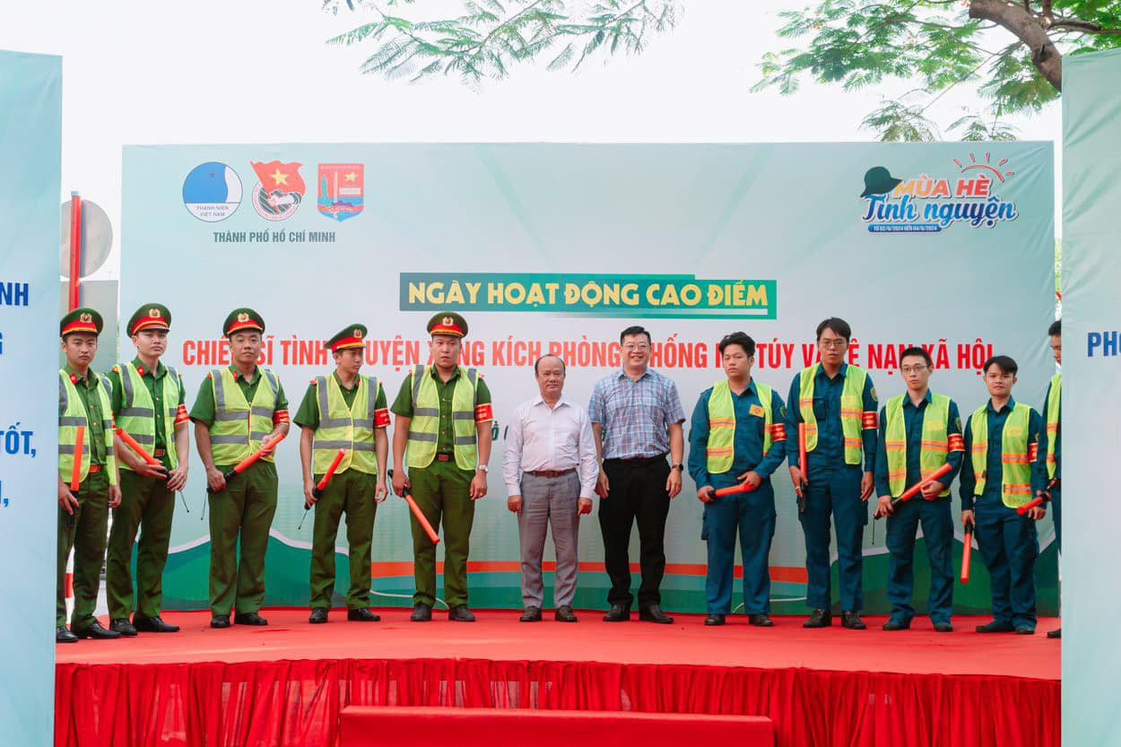 Ra mắt mô hình tự quản về an ninh trật tự “Tổ nhân dân tuần tra”. Ảnh: Thành Đoàn TPHCM Ra mắt mô hình tự quản về an ninh trật tự “Tổ nhân dân tuần tra”. Ảnh: Thành Đoàn TPHCM