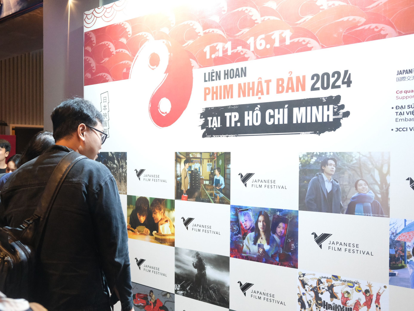 Nhiều khán giả đã đến xem suất chiếu Godzilla Minus One - tác phẩm mở màn LHP Nhật Bản tại Việt Nam năm 2024. Ảnh: Phú Quang.