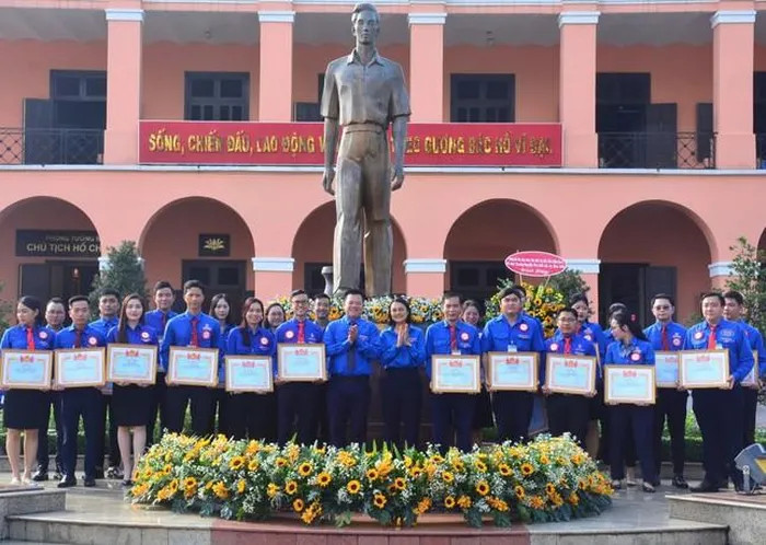 45 gương Giải thưởng “Nguyễn Văn Trỗi” được Thành Đoàn TPHCM tuyên dương trong dịp này. Ảnh: Hùng Khoa 45 gương Giải thưởng “Nguyễn Văn Trỗi” được Thành Đoàn TPHCM tuyên dương trong dịp này. Ảnh: Hùng Khoa