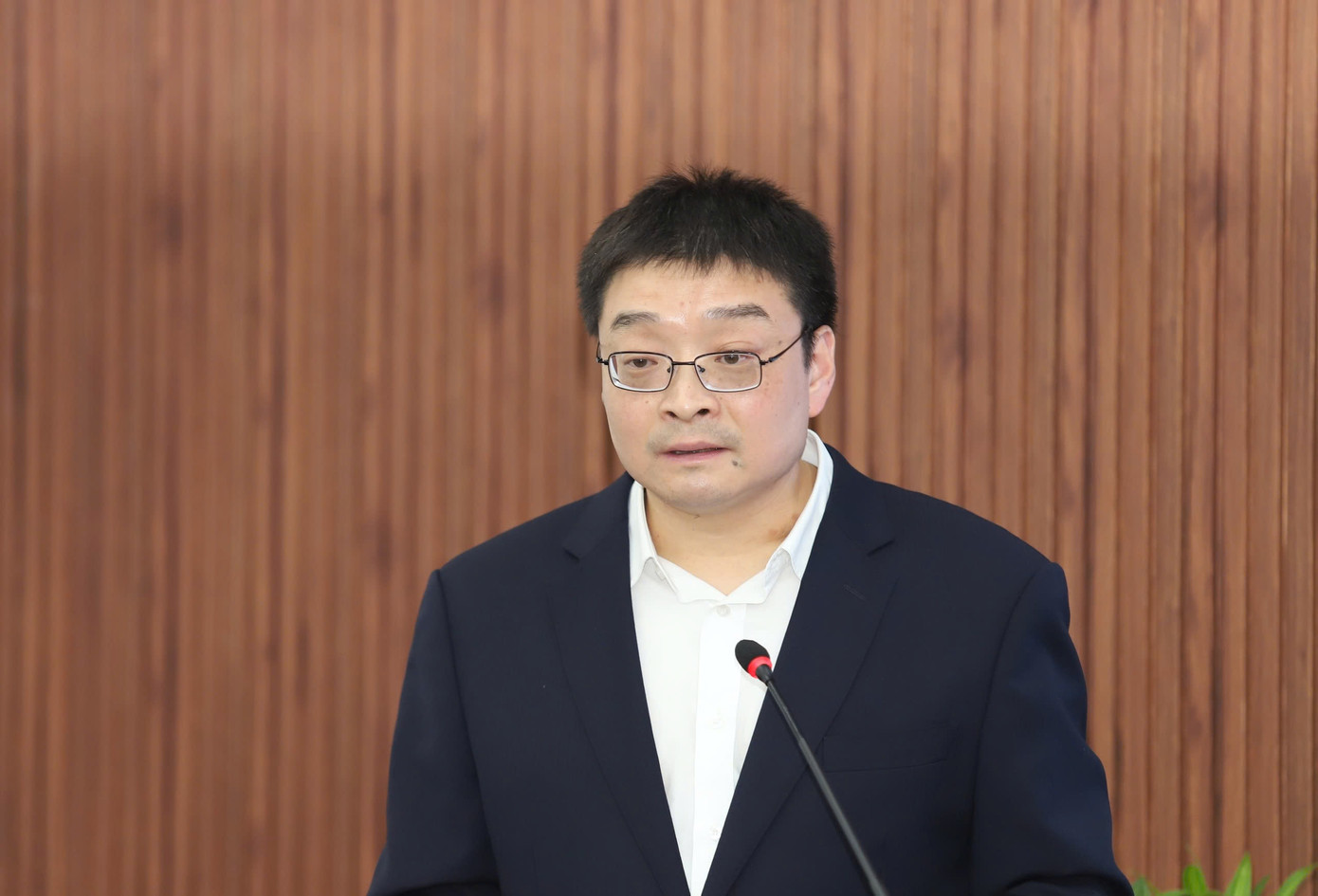 Đồng chí Đồng Lượng - Trưởng ban Tuyên truyền Trung ương Đoàn TNCS Trung Quốc trình bày phần tham luận với chủ đề "Công tác dẫn dắt tư tưởng của thanh thiếu niên". Ảnh: Ngô Tùng Đồng chí Đồng Lượng - Trưởng ban Tuyên truyền Trung ương Đoàn TNCS Trung Quốc trình bày phần tham luận với chủ đề "Công tác dẫn dắt tư tưởng của thanh thiếu niên". Ảnh: Ngô Tùng