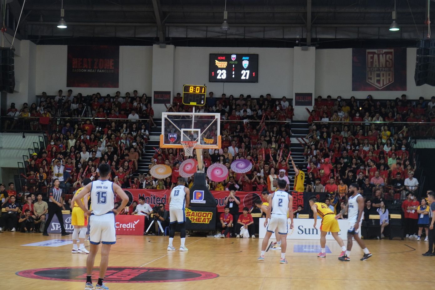 CĐV của Saigon Heat luôn biết cách khiến đối thủ hoa mắt chóng mặt. Ảnh: Phú Quang CĐV của Saigon Heat luôn biết cách khiến đối thủ hoa mắt chóng mặt. Ảnh: Phú Quang