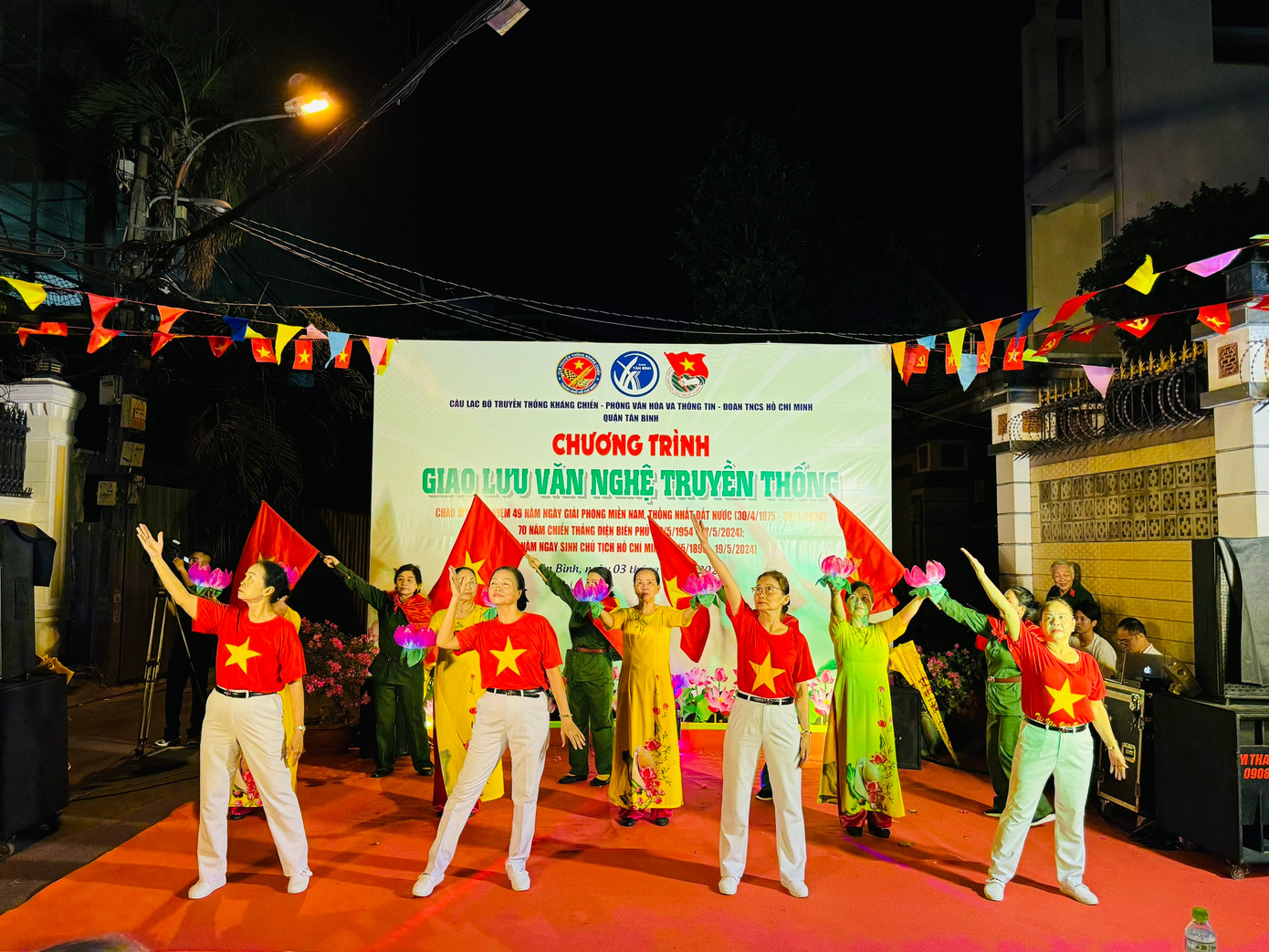 Chương trình giao lưu văn nghệ truyền thống.