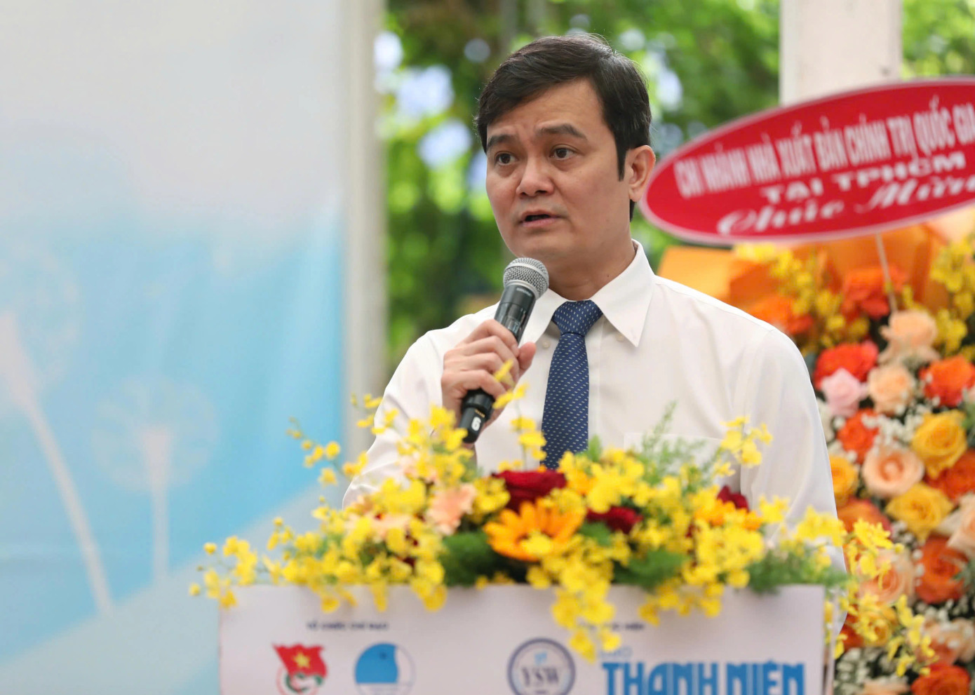 Phát biểu tại lễ trao giải, anh Bùi Quang Huy - Ủy viên dự khuyết Trung ương Đảng, Bí thư thứ nhất T.Ư Đoàn đánh giá cao cuộc thi viết và ảnh "Công tác xã hội trong trái tim tôi". Ảnh: Ngọc Dương Phát biểu tại lễ trao giải, anh Bùi Quang Huy - Ủy viên dự khuyết Trung ương Đảng, Bí thư thứ nhất T.Ư Đoàn đánh giá cao cuộc thi viết và ảnh "Công tác xã hội trong trái tim tôi". Ảnh: Ngọc Dương