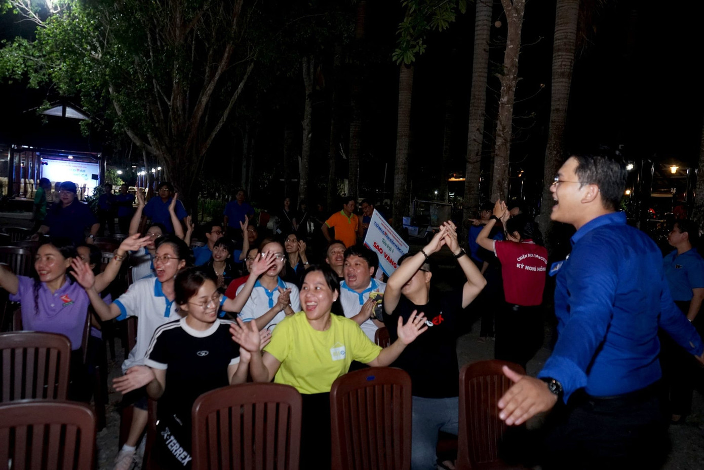 Buổi giao lưu "Thành Đoàn - Bản hùng ca" và nghi thức thắp lửa truyền thống. Buổi giao lưu "Thành Đoàn - Bản hùng ca" và nghi thức thắp lửa truyền thống.