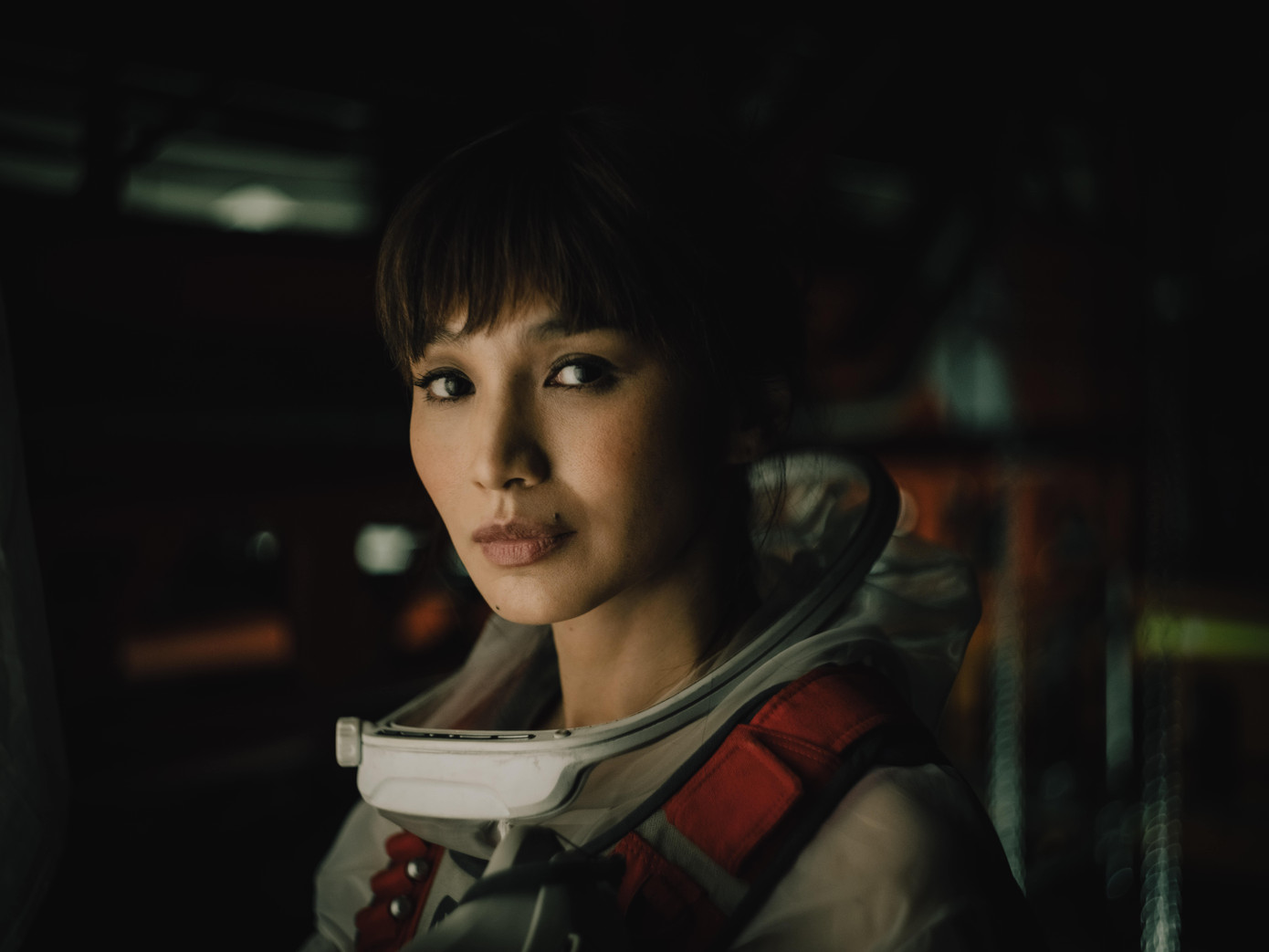 Ngôi sao gốc Á Gemma Chan vào vai Maya - vợ của nhân vật chính Joshua (John David Washington) Ngôi sao gốc Á Gemma Chan vào vai Maya - vợ của nhân vật chính Joshua (John David Washington)
