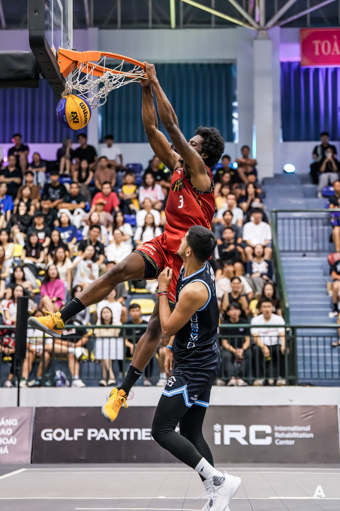 Những cú úp rổ đầy uy lực của Jevonnie Scott (Saigon Heat.EXE) được ghi lại qua ống kính của nhiếp ảnh gia Nguyễn Thế Anh có thể coi là tiêu điểm của chặng 4 giải bóng rổ 3x3.EXE Premier Vietnam. Ảnh: Facebook Nguyen The Anh.