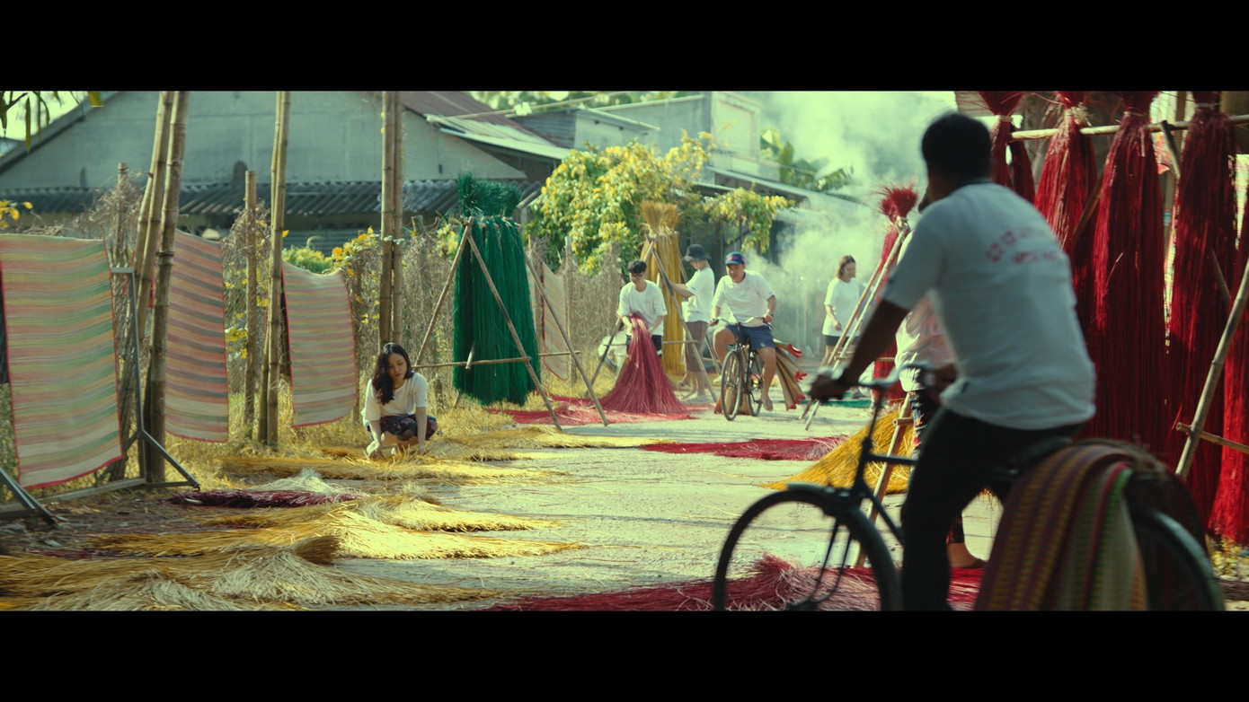 Khung cảnh giới thiệu làng nghề làm chiếu truyền thống ở miền Tây. Khung cảnh giới thiệu làng nghề làm chiếu truyền thống ở miền Tây.