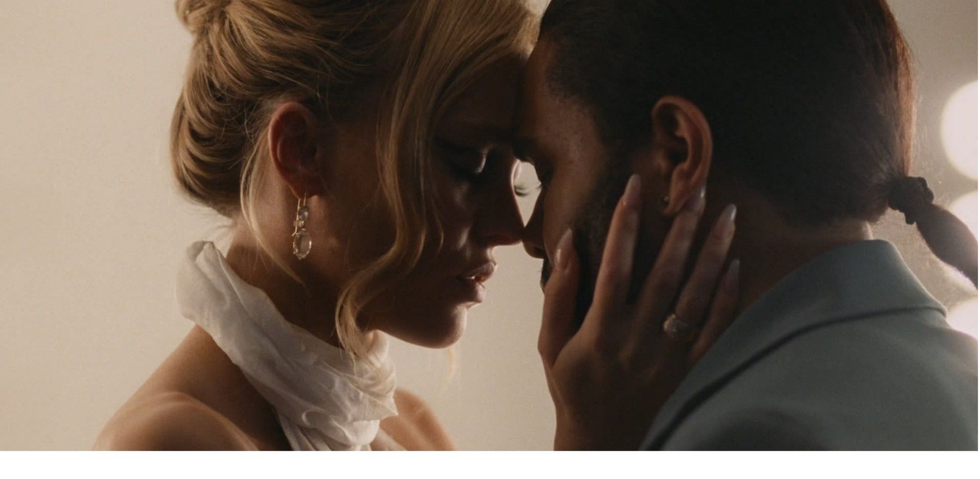 Cuối cùng Jocelyn và Tedros vẫn ở lại với nhau... một cách khó hiểu. Ảnh: HBO Cuối cùng Jocelyn và Tedros vẫn ở lại với nhau... một cách khó hiểu. Ảnh: HBO