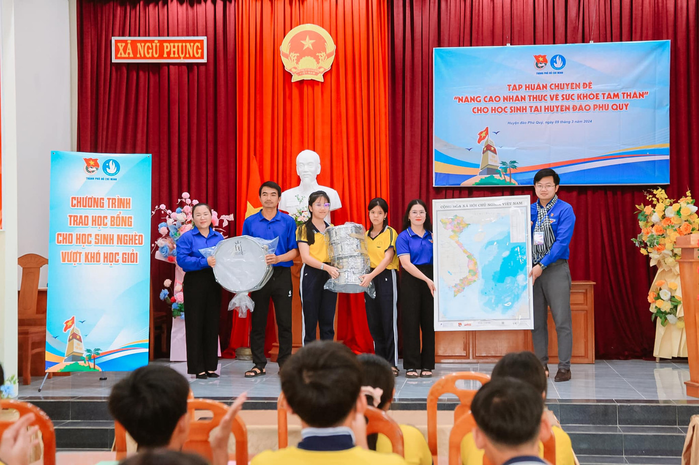 Buổi tập huấn chuyên đề “Nâng cao nhận thức về sức khỏe tâm thần” có sự tham gia của hơn 100 học sinh, tổng phụ trách đội và các cán bộ Đoàn xã Ngũ Phụng.