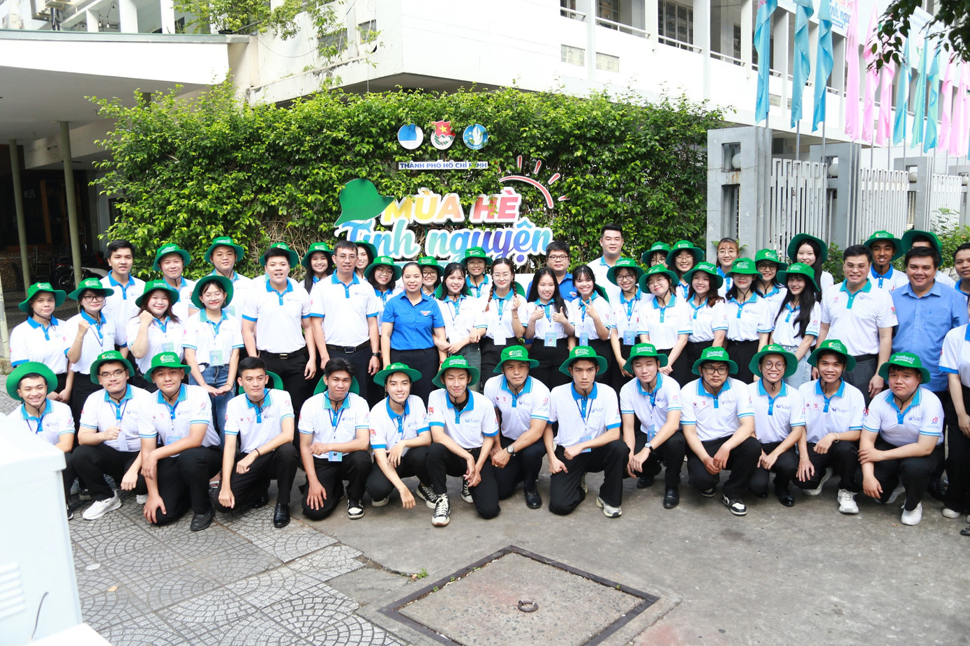 Lễ ra quân có sự tham gia của 170 chiến sĩ tình nguyện.