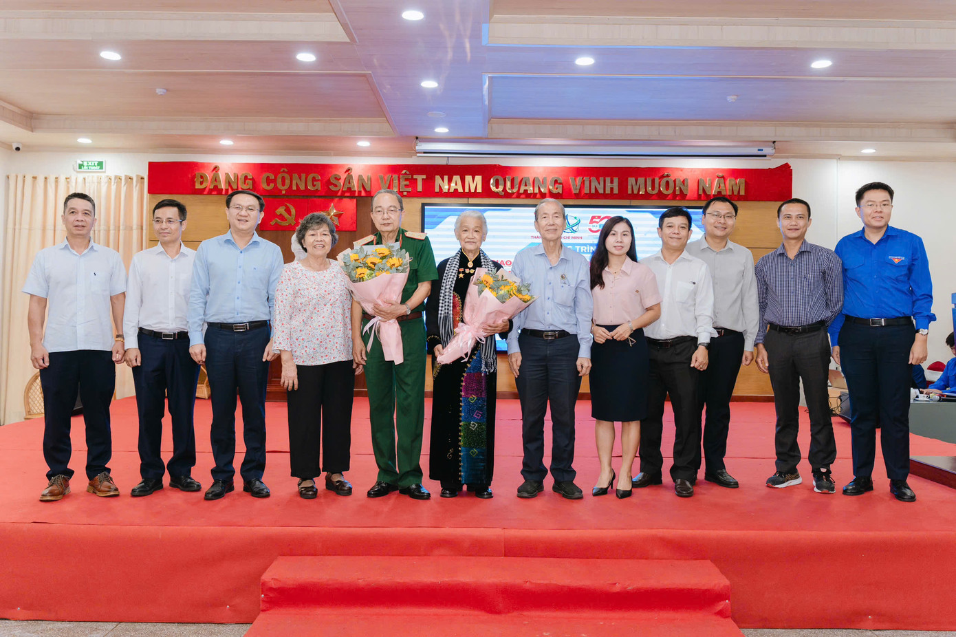 Hành trình của họa Đặng Ái Việt luôn nhận được sự hỗ trợ của thế hệ trẻ, đặc biệt là các cán bộ và đoàn viên thanh niên. Hành trình của họa Đặng Ái Việt luôn nhận được sự hỗ trợ của thế hệ trẻ, đặc biệt là các cán bộ và đoàn viên thanh niên.