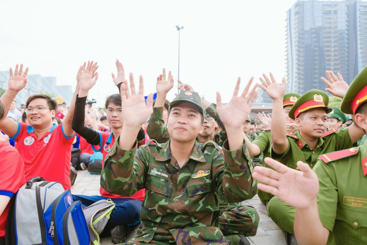 Những gương mặt rạng rỡ của đoàn viên thanh niên TPHCM trong ngày ra quân tình nguyện hè 2024. Những gương mặt rạng rỡ của đoàn viên thanh niên TPHCM trong ngày ra quân tình nguyện hè 2024.