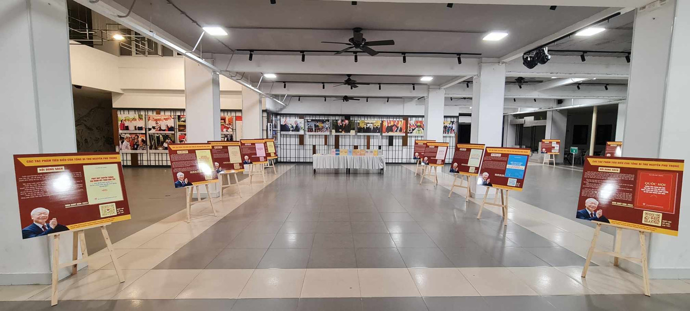 Toàn cảnh “Không gian Tổng Bí thư Nguyễn Phú Trọng sáng mãi trong lòng tuổi trẻ Thành phố Hồ Chí Minh”. Toàn cảnh “Không gian Tổng Bí thư Nguyễn Phú Trọng sáng mãi trong lòng tuổi trẻ Thành phố Hồ Chí Minh”.