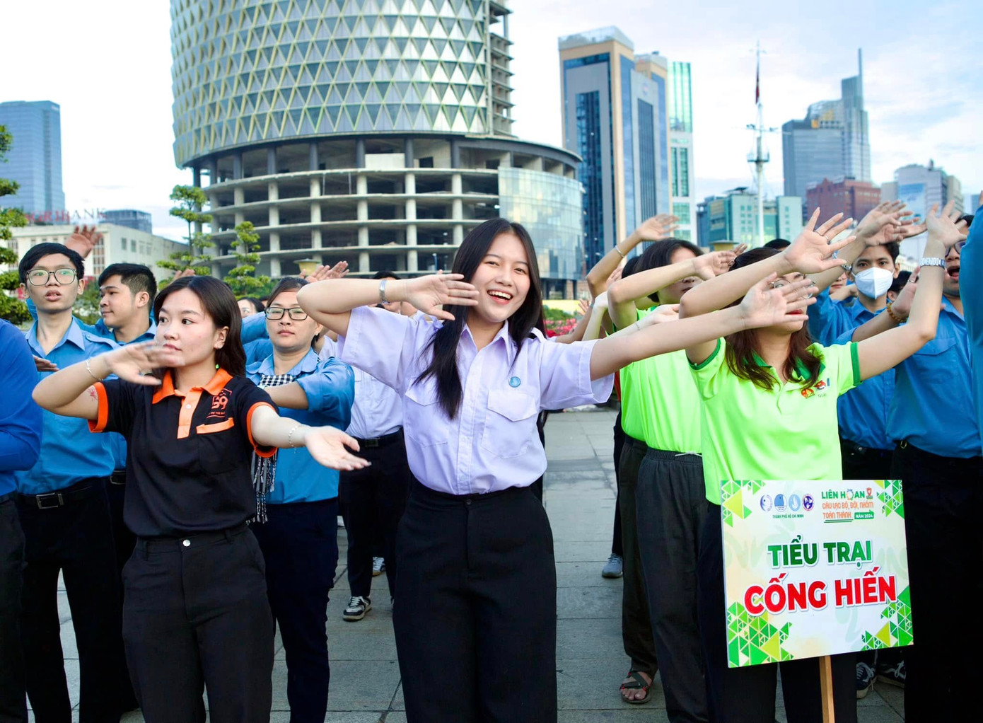 Bầu không khí sôi nổi đến từ các Câu lạc bộ, Đội, nhóm thanh niên trên địa bàn TPHCM tại buổi khai mạc Liên hoan.