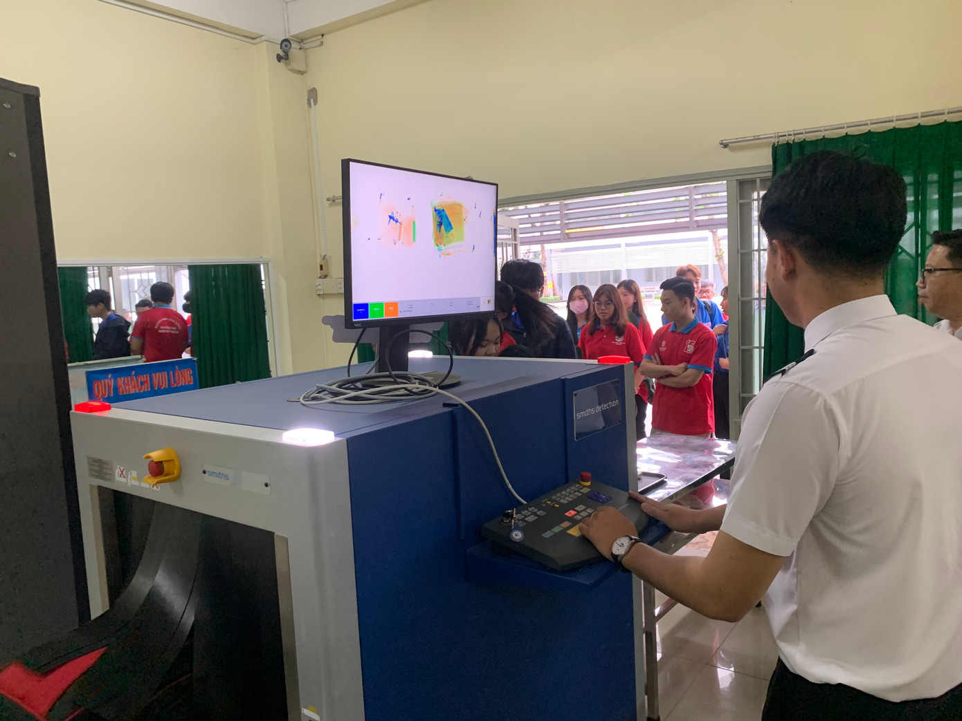 Hoạt động trải nghiệm Phòng thực hành kiểm soát an ninh Hàng không