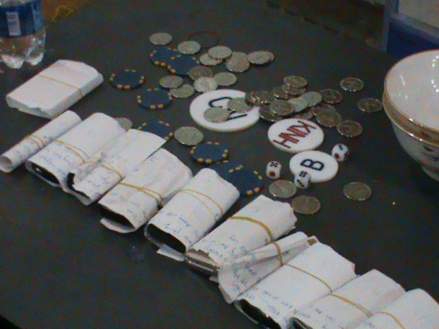Tang vật các con bạc dùng để chơi. Tang vật các con bạc dùng để chơi