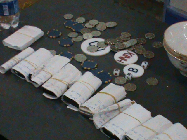 Tang vật các con bạc dùng để chơi