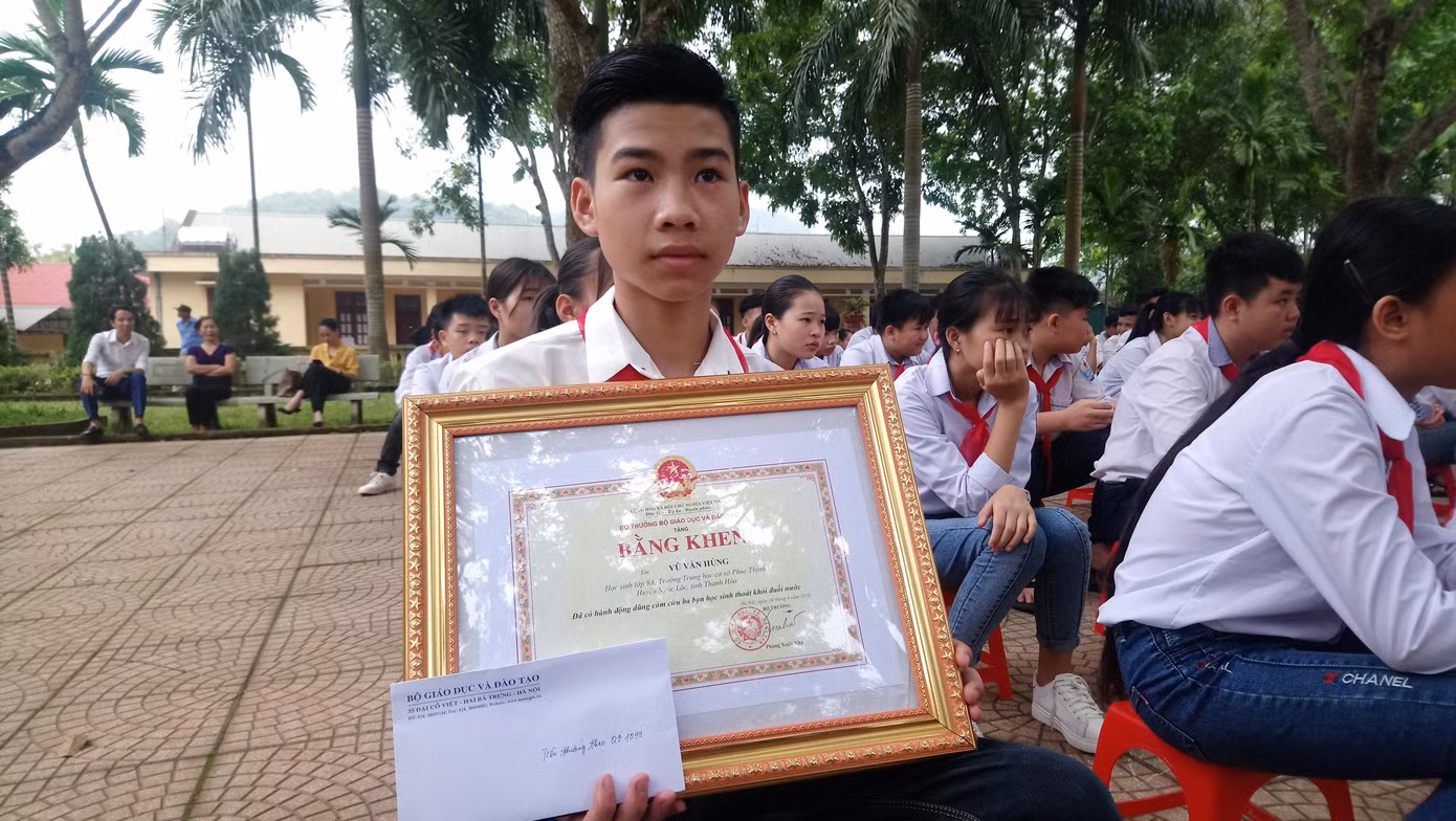 Nam sinh lớp 9 dũng cảm lao xuống sông cứu 3 học sinh khỏi đuối nước ảnh 1