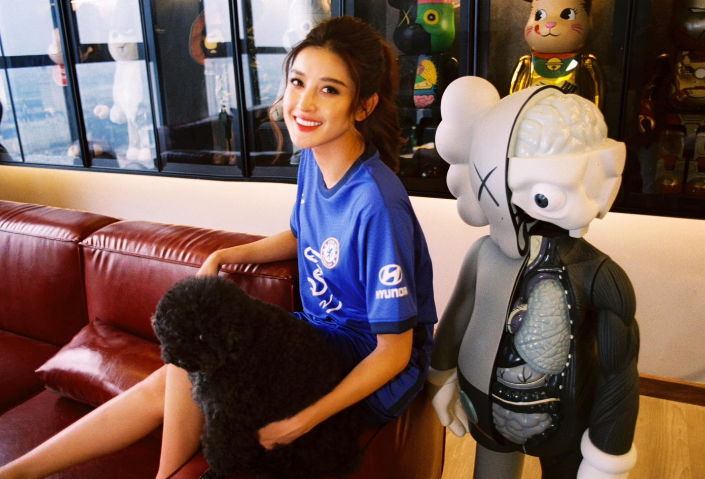 Á hậu Huyền My khoe chú cún cưng đáng yêu đã gắn bó với cô hơn 10 năm.