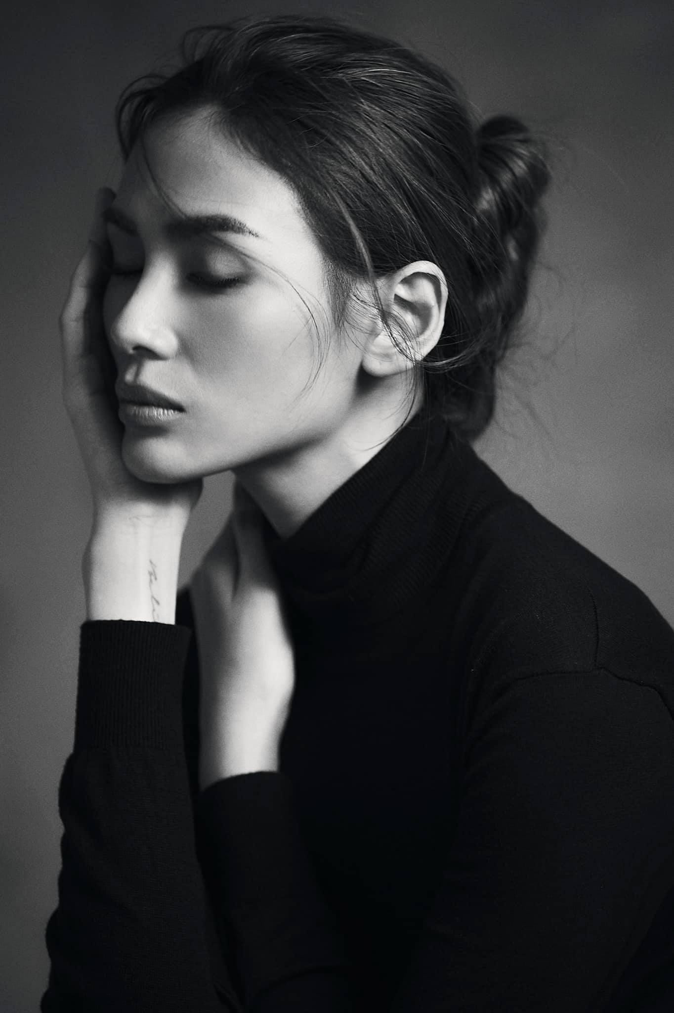 Siêu mẫu, Á hậu Võ Hoàng Yến hoá thân thành hình tượng 'chị đẹp' đầy kiêu sa, duyên dáng.