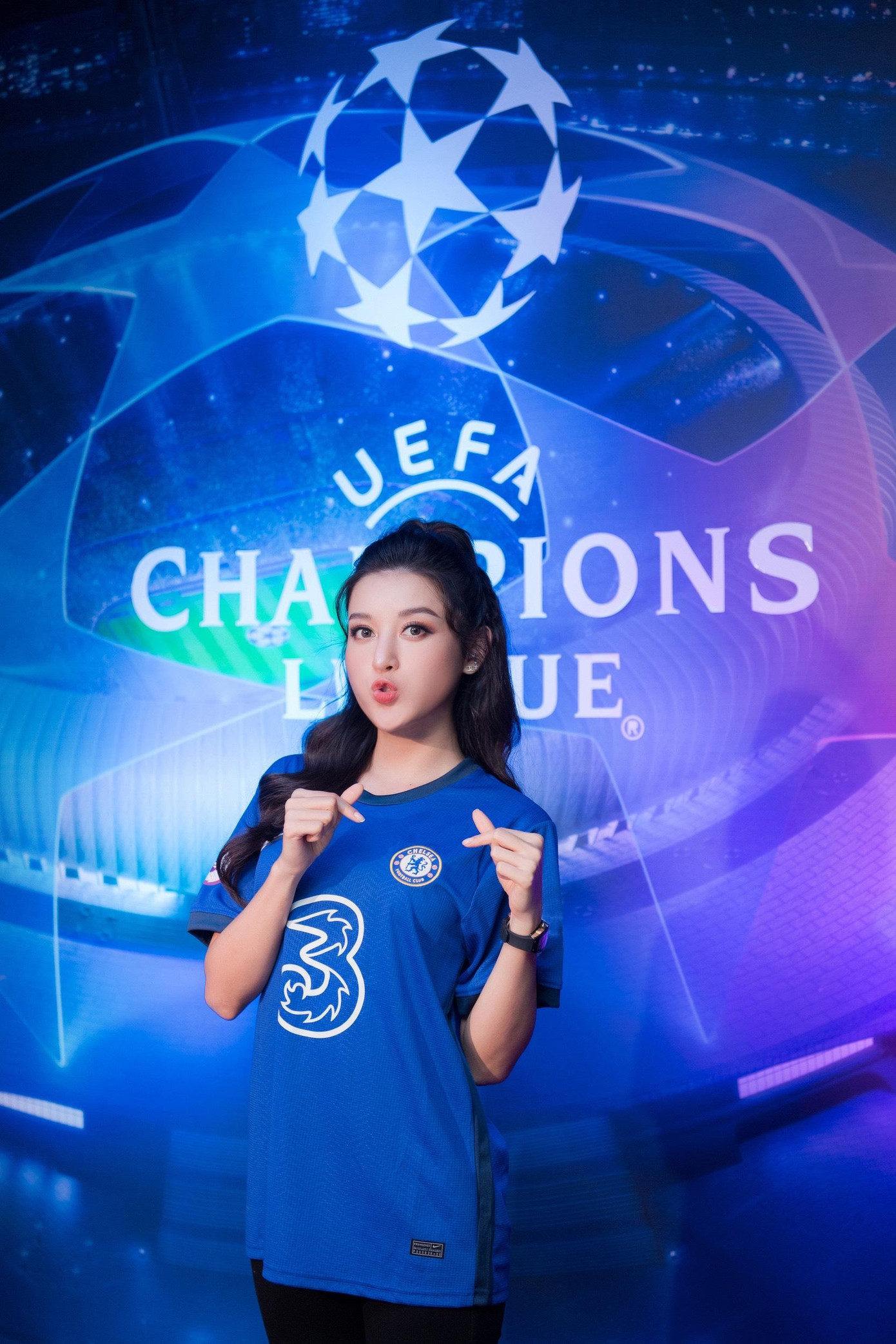 Cô tham gia buổi giao lưu và tường thuật trận chung kết tranh chức vô địch Champions League 2020-2021 giữa Chelsea và Man City tối 29/5.